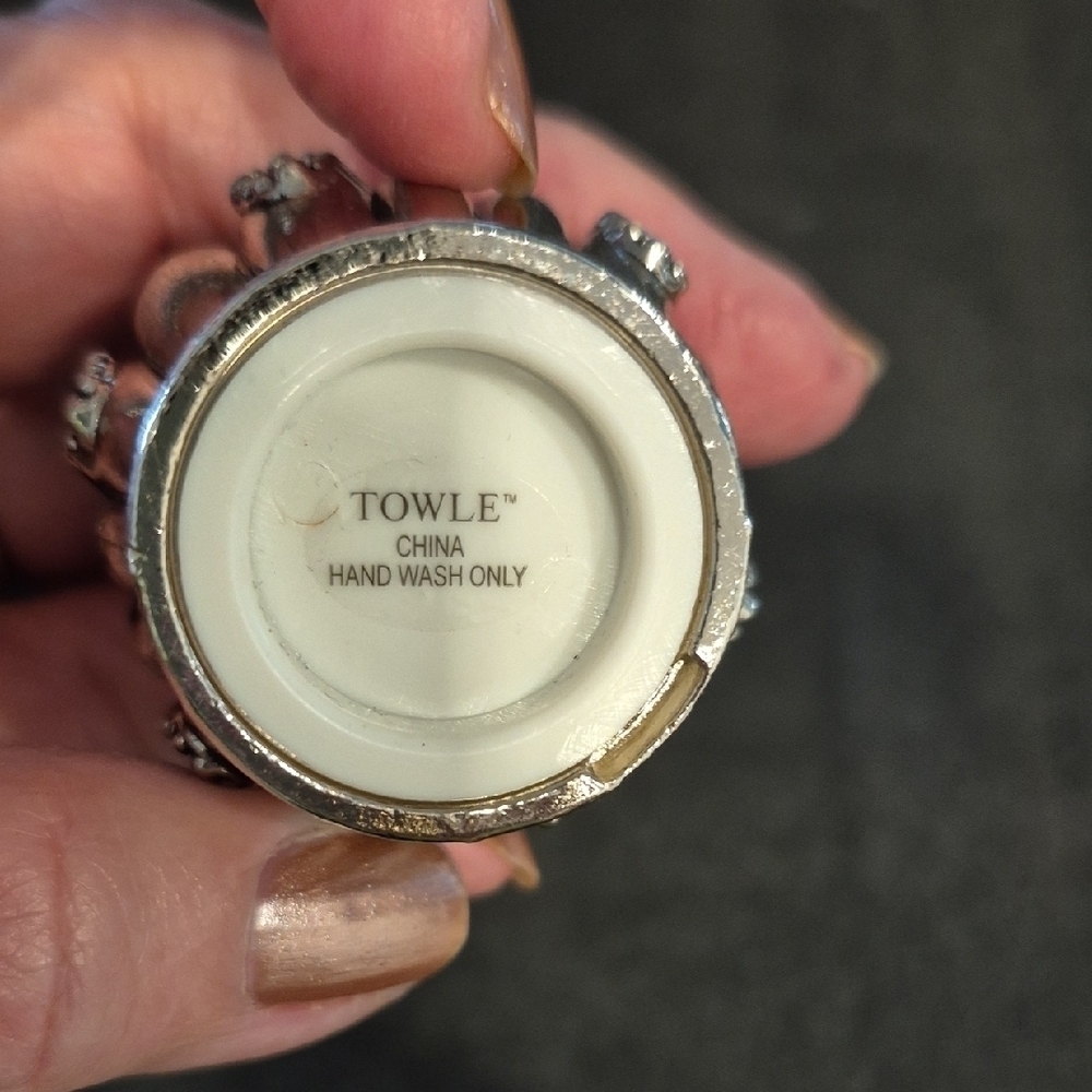 Towle Silver Plated Crown Salt And Pepper Shakers - Picture 3 of 11